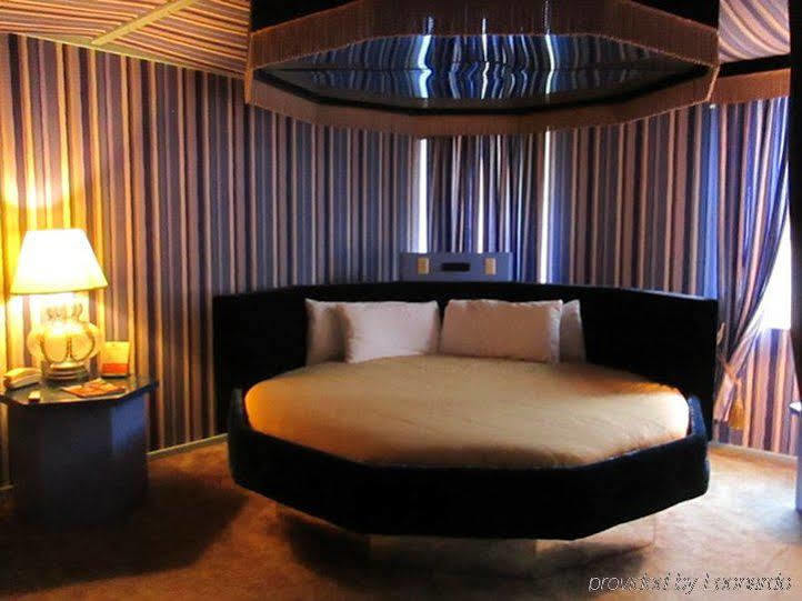 Red Carpet Inn Fanta Suites Hotel Greenwood Zewnętrze zdjęcie