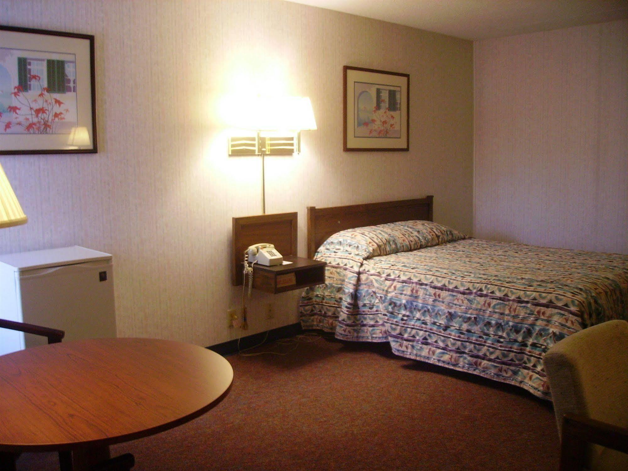 Red Carpet Inn Fanta Suites Hotel Greenwood Zewnętrze zdjęcie