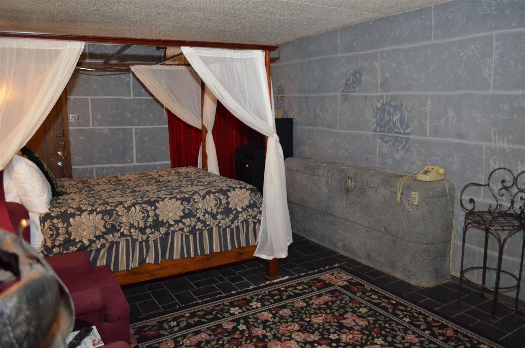 Red Carpet Inn Fanta Suites Hotel Greenwood Zewnętrze zdjęcie