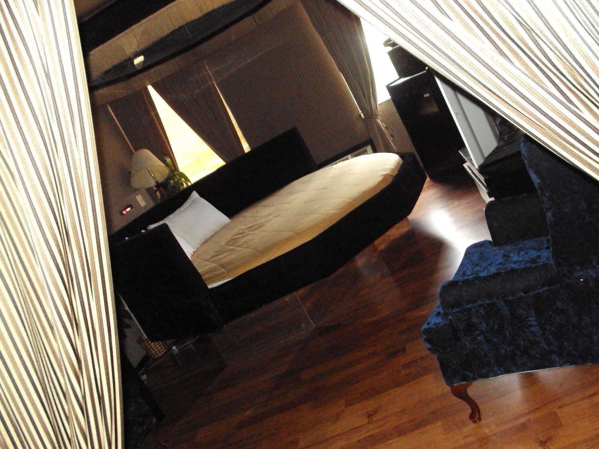 Red Carpet Inn Fanta Suites Hotel Greenwood Zewnętrze zdjęcie
