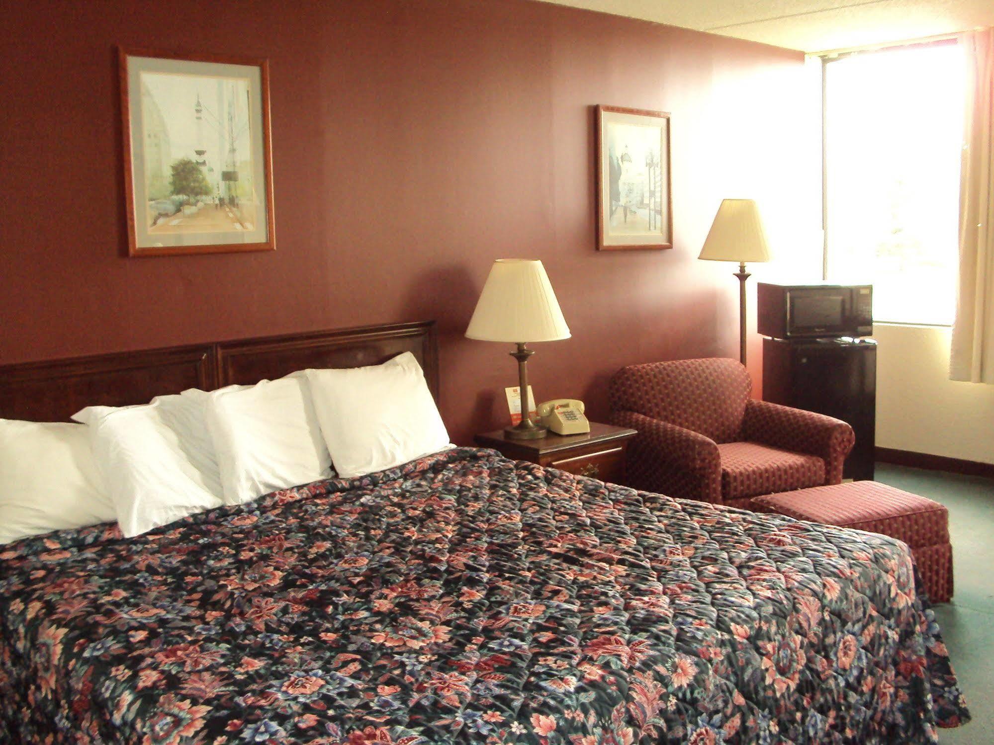 Red Carpet Inn Fanta Suites Hotel Greenwood Zewnętrze zdjęcie